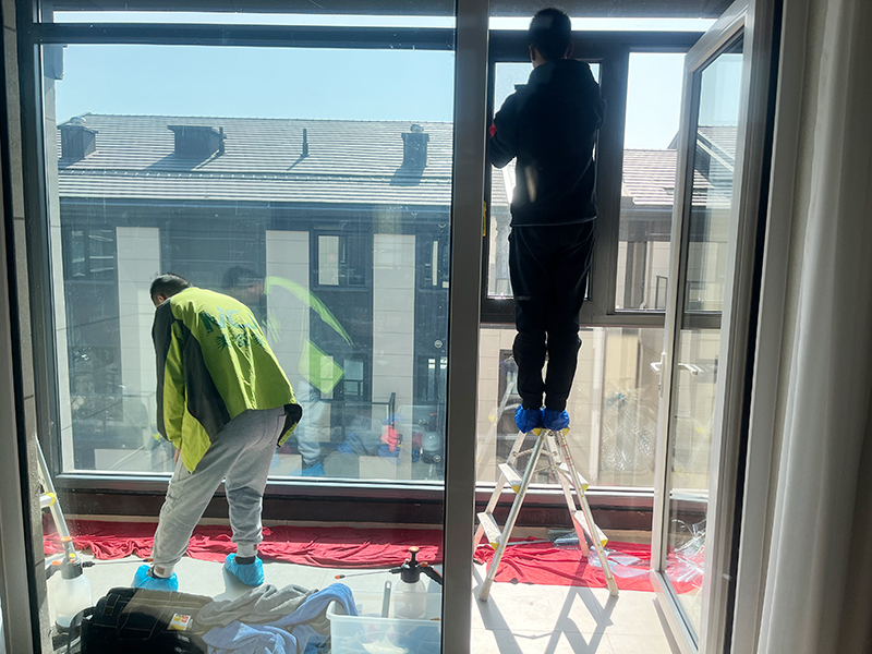 玻璃貼膜施工