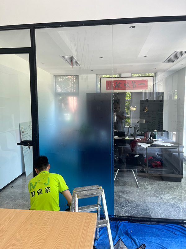 玻璃貼膜施工